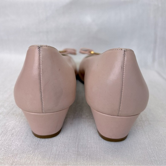 Salvatore Ferragamo 8.5 AA Narrow Pale Pink Low Heels Classic Bow Gancini Pumps - Picture 7 of 11
